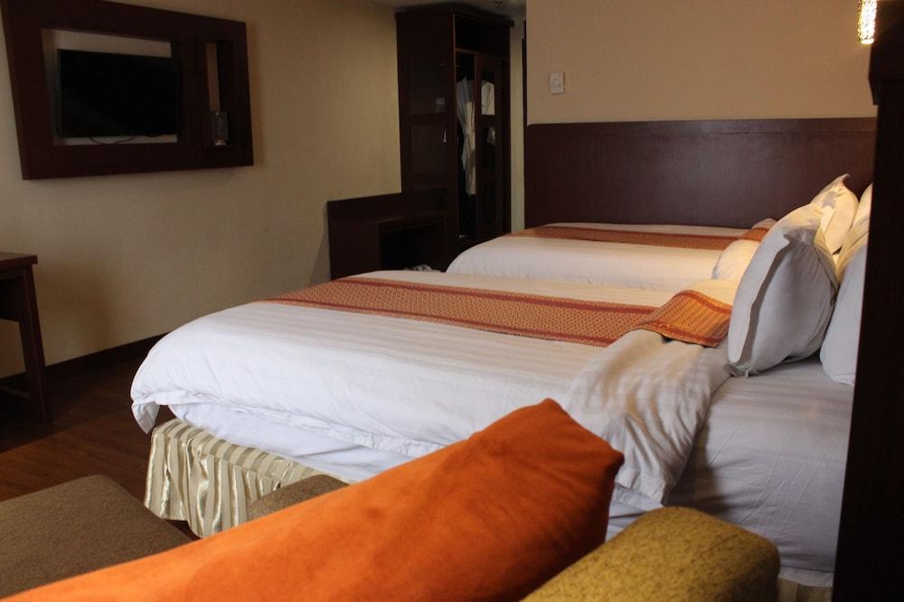 Western Hotel 4*